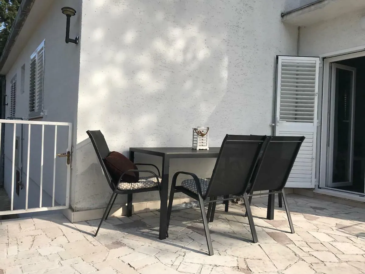 Вилла Beach House Black Olive Слатине
